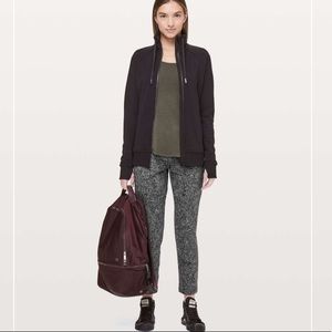 Lululemon On The Fly Pant in Feathered Jacquard Black White Black Size 4